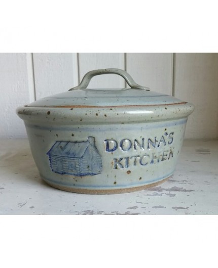 1 Qt Personalized Stoneware Covered Casserole with Log Cabin Logo